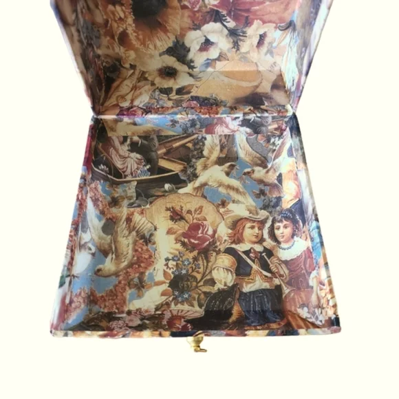 VINTAGE VICTORIAN STYLE DECOUPAGE KEEPSAKE BOX - Picture 9 of 10